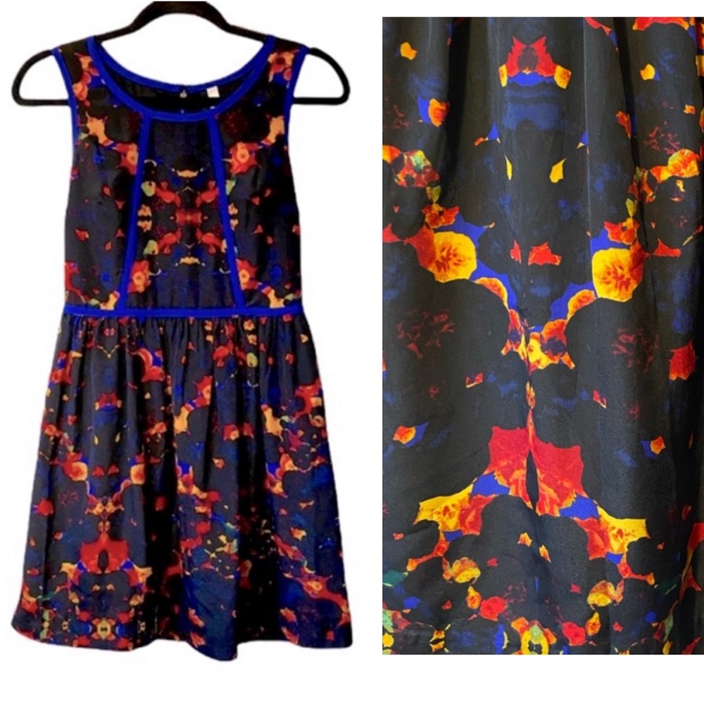 Kensie Dress Size Small Fire Pattern Blue Black Fit and Flare Sleeveless Artsy